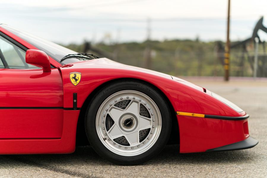 Детали экстерьера Ferrari F40 1989 года  (NA) (фото 2 из 40)